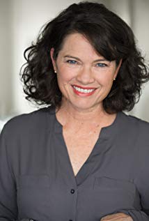 How tall is Heather Langenkamp?